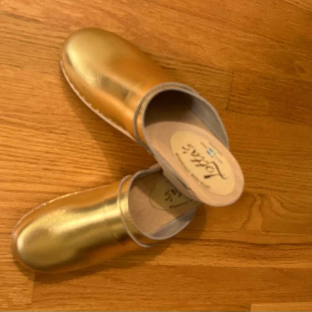 Swedish clogs. Gold. Size 39